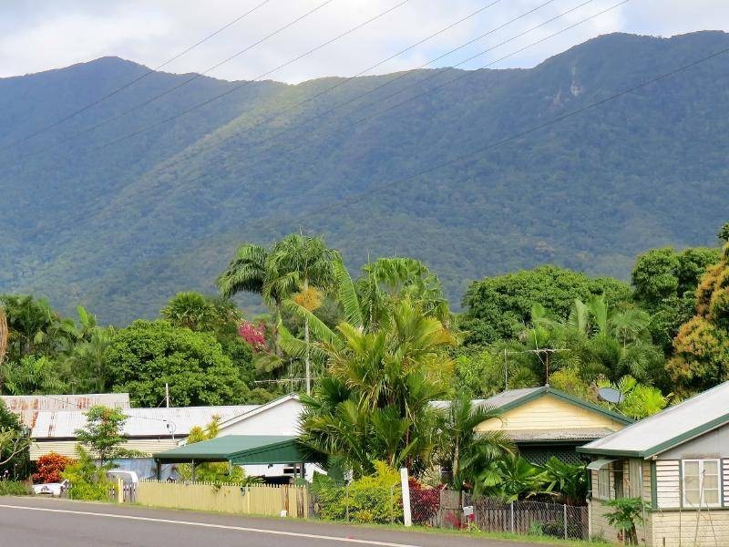 277 Kamerunga Rd, Freshwater QLD 4870