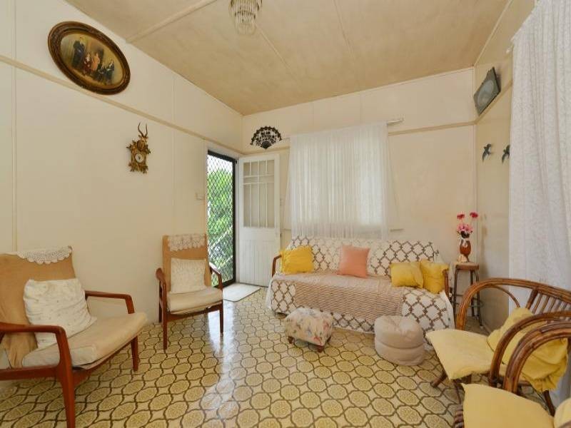 201 Harvey Rd, Redlynch QLD 4870