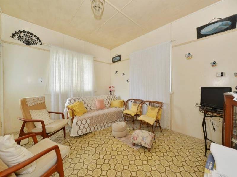 201 Harvey Rd, Redlynch QLD 4870