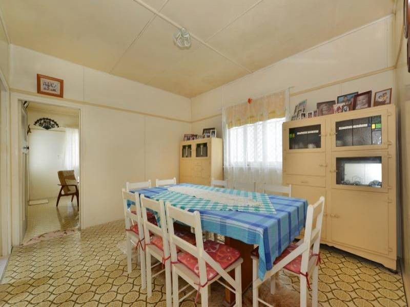 201 Harvey Rd, Redlynch QLD 4870