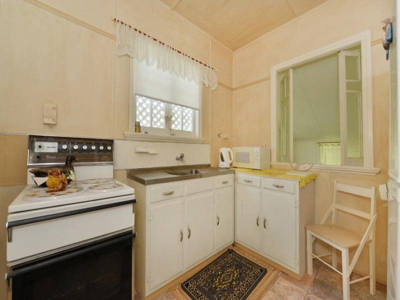 201 Harvey Rd, Redlynch QLD 4870