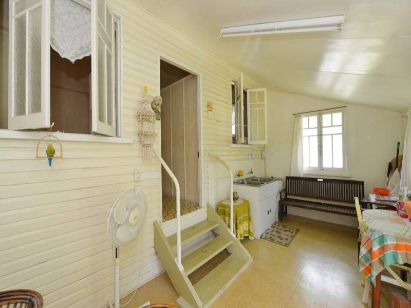 201 Harvey Rd, Redlynch QLD 4870