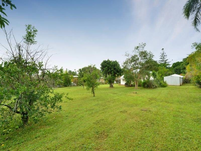 201 Harvey Rd, Redlynch QLD 4870