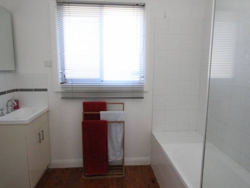 20 Elizabeth Street, Abermain NSW 2326