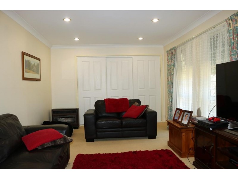 73 Fontenoy Street, Young NSW 2594