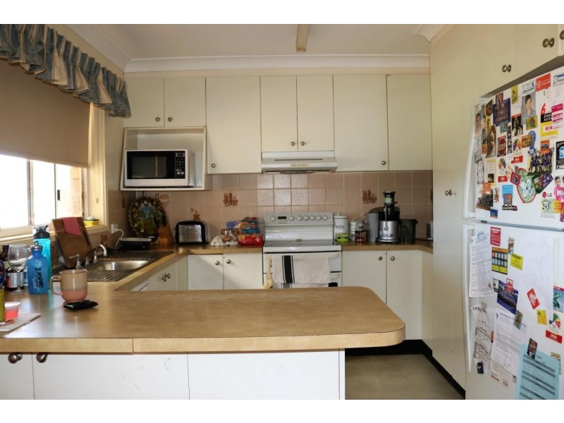 73 Fontenoy Street, Young NSW 2594