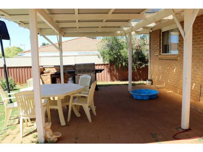 73 Fontenoy Street, Young NSW 2594