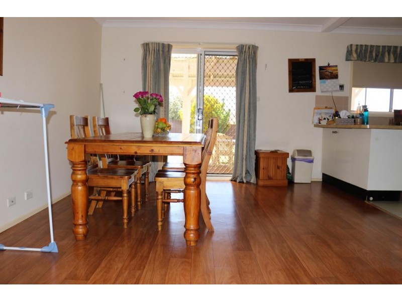 73 Fontenoy Street, Young NSW 2594