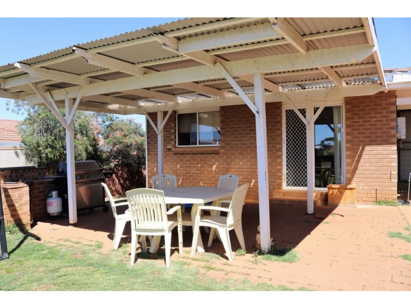 73 Fontenoy Street, Young NSW 2594
