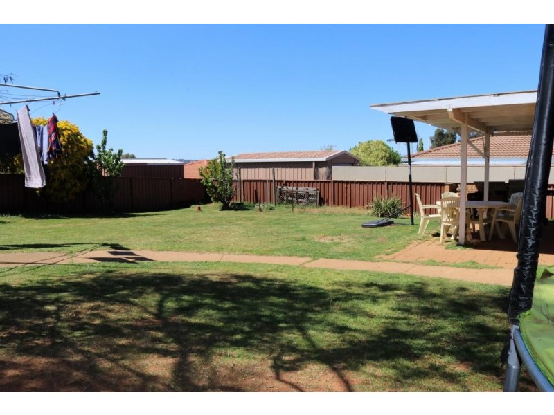 73 Fontenoy Street, Young NSW 2594