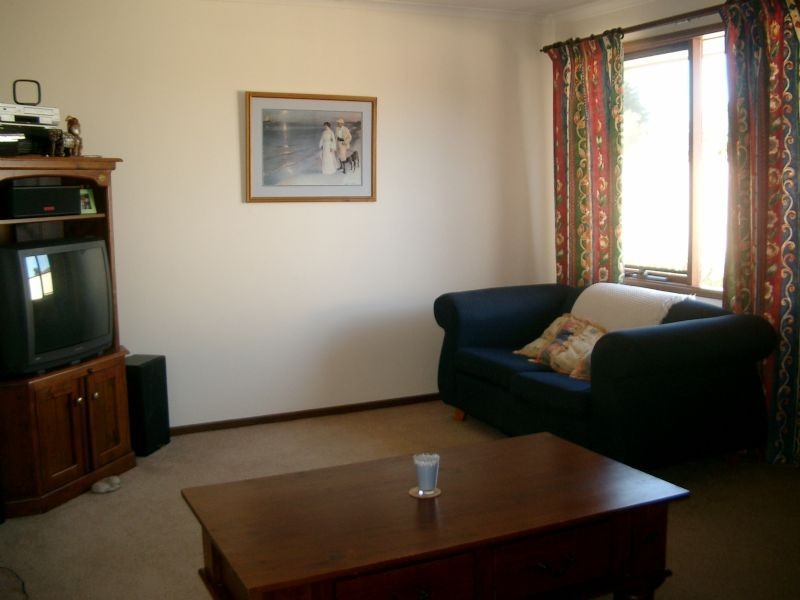 15 Gabrielle Crescent, Gladstone Park VIC 3043