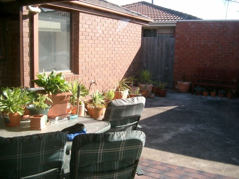 15 Gabrielle Crescent, Gladstone Park VIC 3043