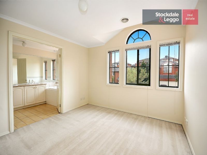 34 The Crest, Attwood VIC 3049