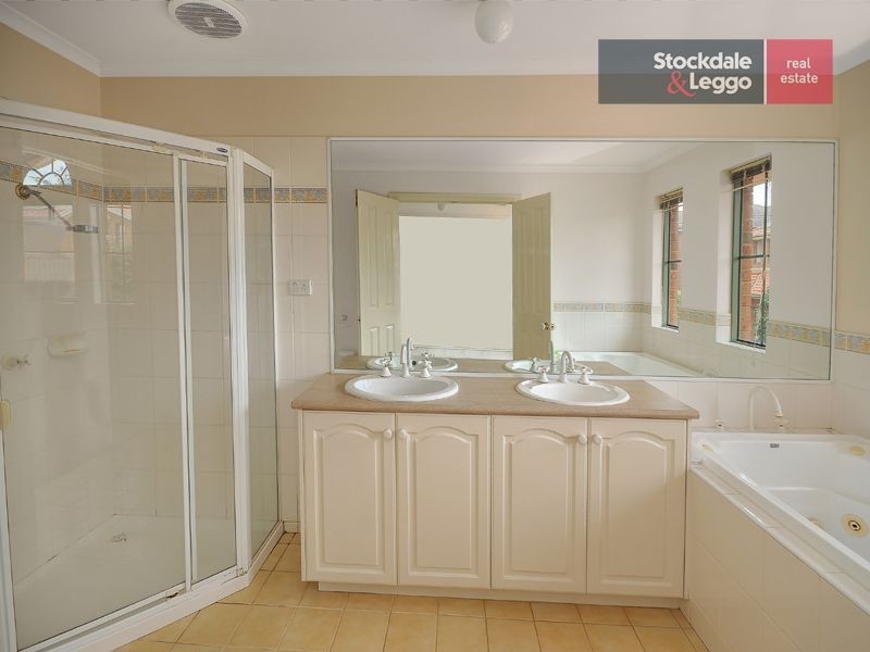 34 The Crest, Attwood VIC 3049