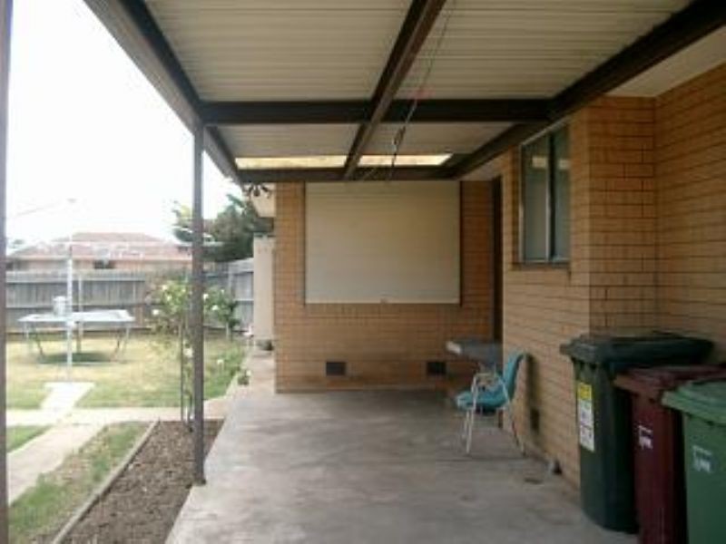 5 Trentham Drive, Gladstone Park VIC 3043
