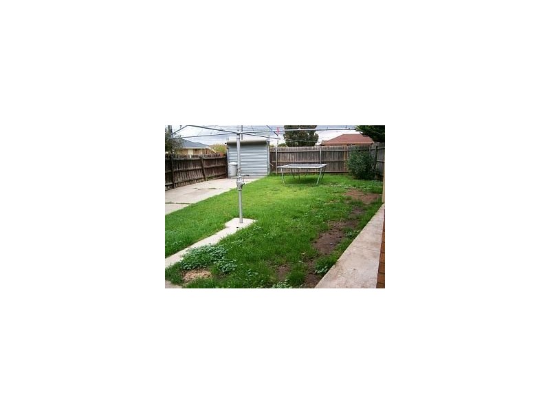 5 Trentham Drive, Gladstone Park VIC 3043