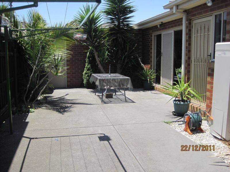 2/44 Waratah Ave, Tullamarine VIC 3043