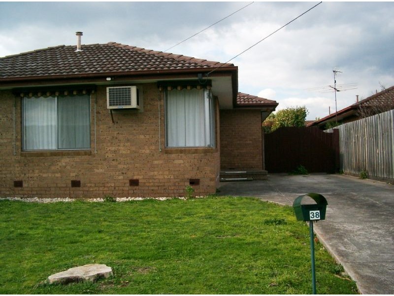 38 Wolverton Drive, Gladstone Park VIC 3043