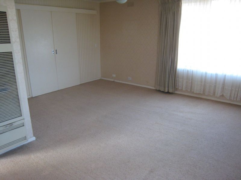 38 Wolverton Drive, Gladstone Park VIC 3043