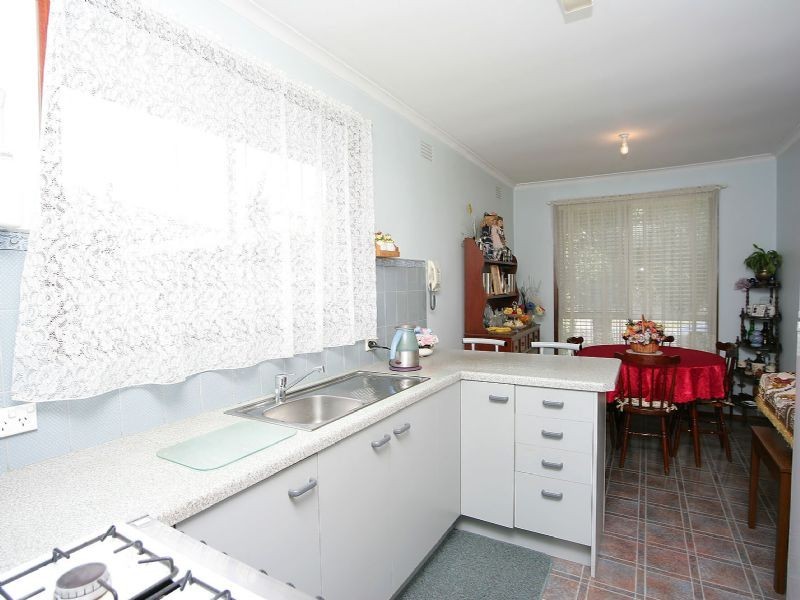 6 Altair Court, Gladstone Park VIC 3043