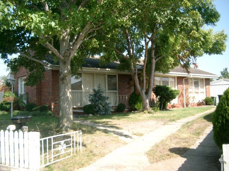 53 Woodstock Drive, Gladstone Park VIC 3043