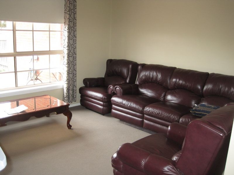 1/10 Brechin Court, Greenvale VIC 3059