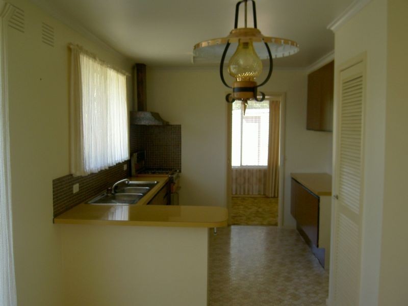 14 Mayfair Close, Gladstone Park VIC 3043