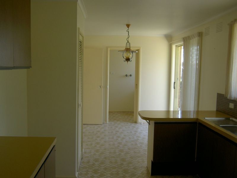 14 Mayfair Close, Gladstone Park VIC 3043