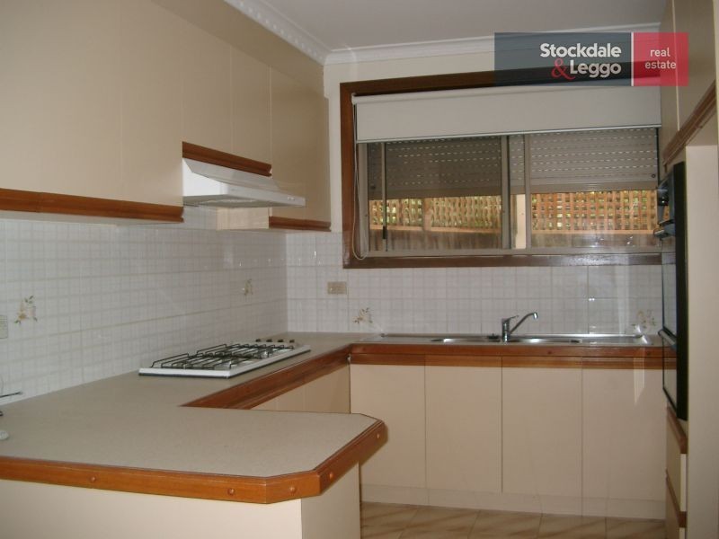 1/98 Lenoak Street, Gladstone Park VIC 3043