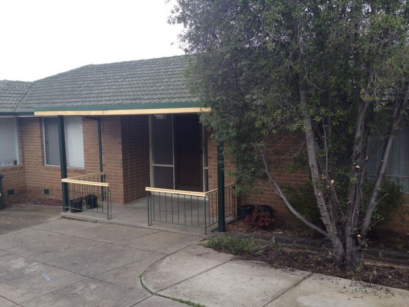 5 Taunton Place, Gladstone Park VIC 3043