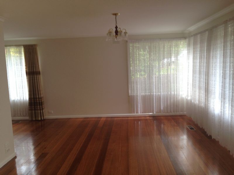 5 Taunton Place, Gladstone Park VIC 3043