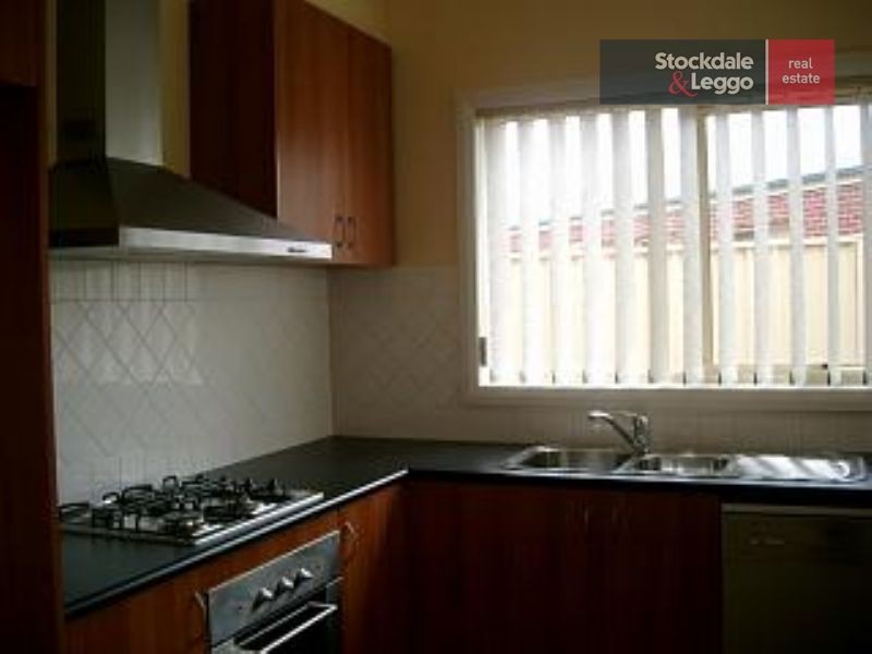 8/74 Rutherglen Crescent, Gowanbrae VIC 3043