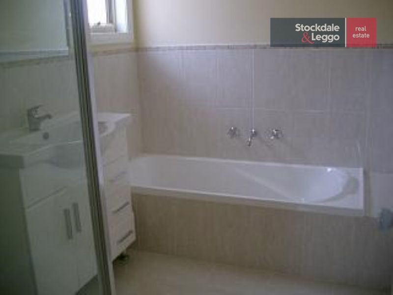 8/74 Rutherglen Crescent, Gowanbrae VIC 3043