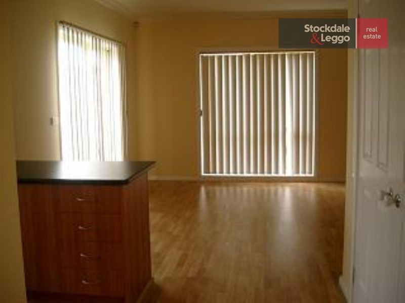 8/74 Rutherglen Crescent, Gowanbrae VIC 3043