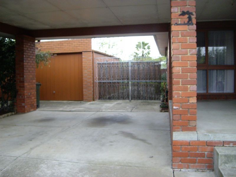 11 Bickford Close, Gladstone Park VIC 3043