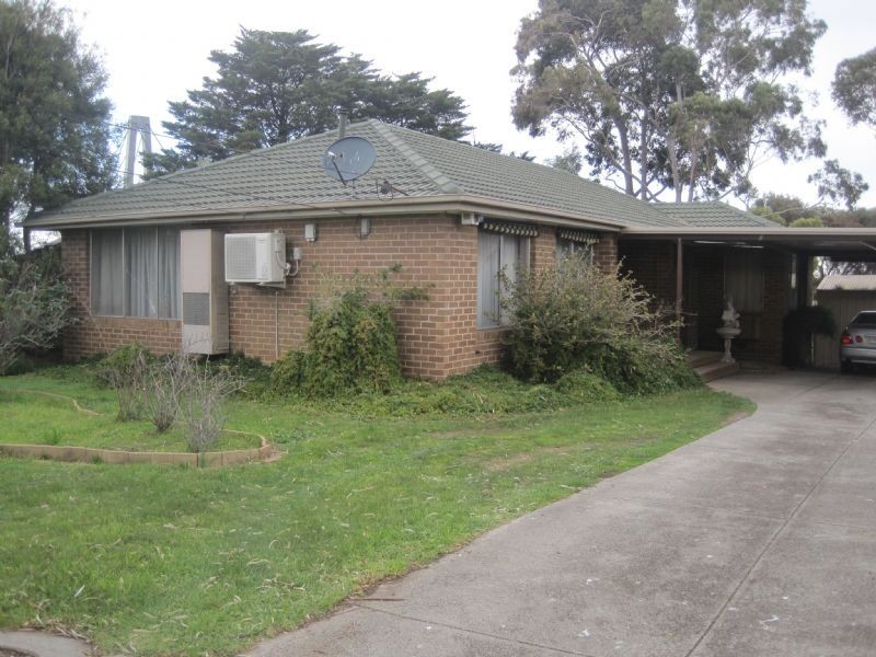 8 Milton Place, Gladstone Park VIC 3043