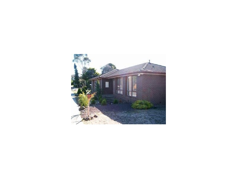 27 Dunfield Drive, Gladstone Park VIC 3043