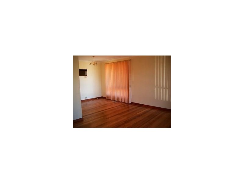 27 Dunfield Drive, Gladstone Park VIC 3043