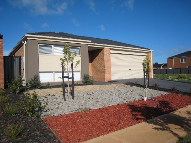 15 Hasluck Gardens, Point Cook VIC 3030