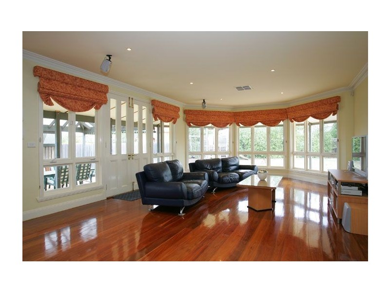 6 Dunfermline Avenue, Greenvale VIC 3059