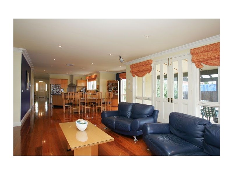 6 Dunfermline Avenue, Greenvale VIC 3059