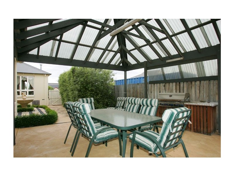 6 Dunfermline Avenue, Greenvale VIC 3059