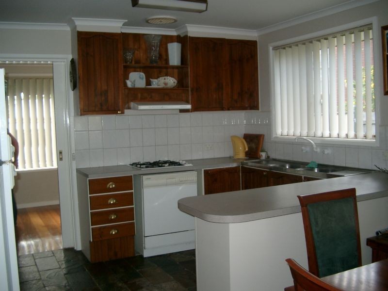 5 Neath Close, Gladstone Park VIC 3043