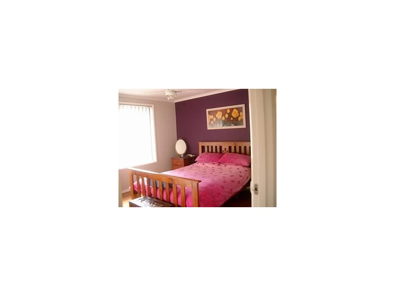 5 Neath Close, Gladstone Park VIC 3043