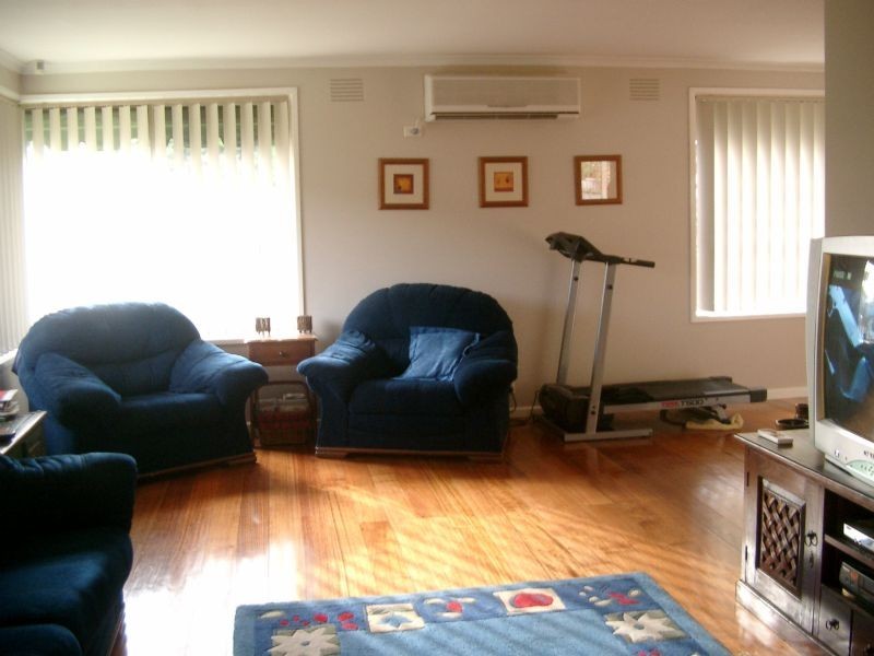 5 Neath Close, Gladstone Park VIC 3043