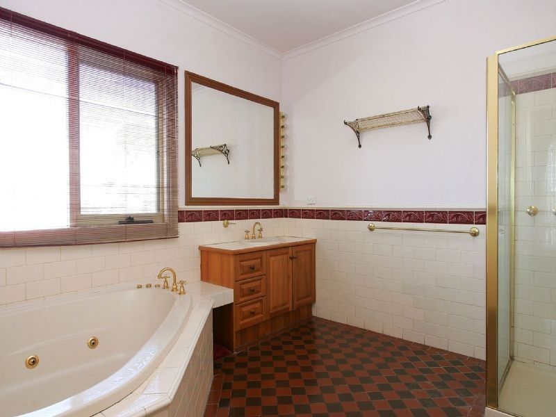 2/6 Wallace Drive, Greenvale VIC 3059