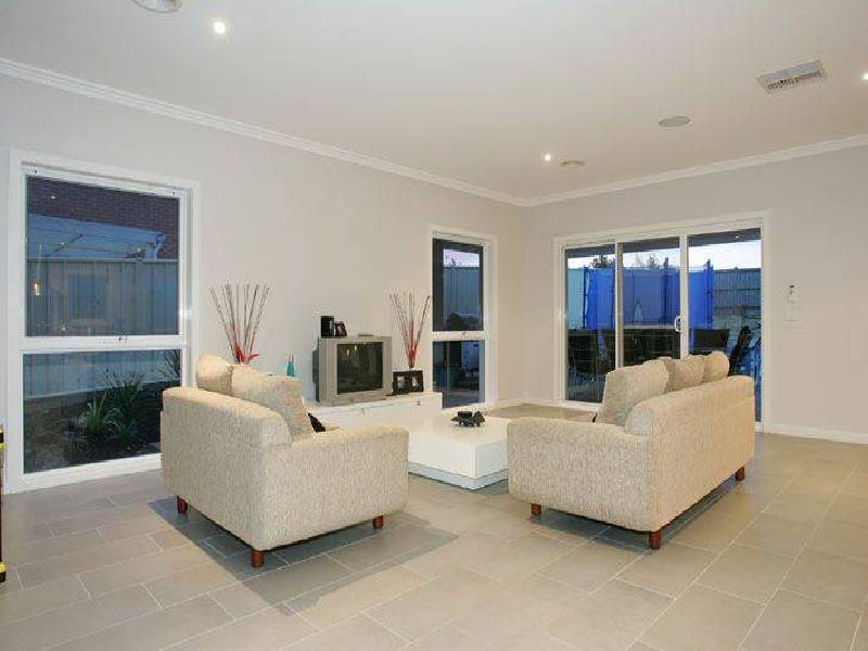 8 Trumpington Terrace, Attwood VIC 3049