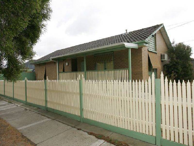 1 Christopher Crescent, Tullamarine VIC 3043