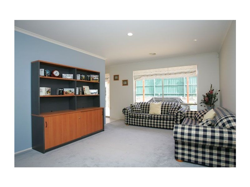 10 Castlehill Avenue, Greenvale VIC 3059