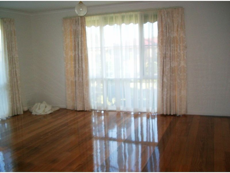 119 South Circular Road, Gladstone Park VIC 3043
